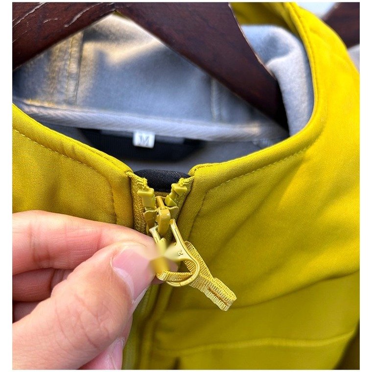 Y099027 Couple Softshell Jacket construction detail 1